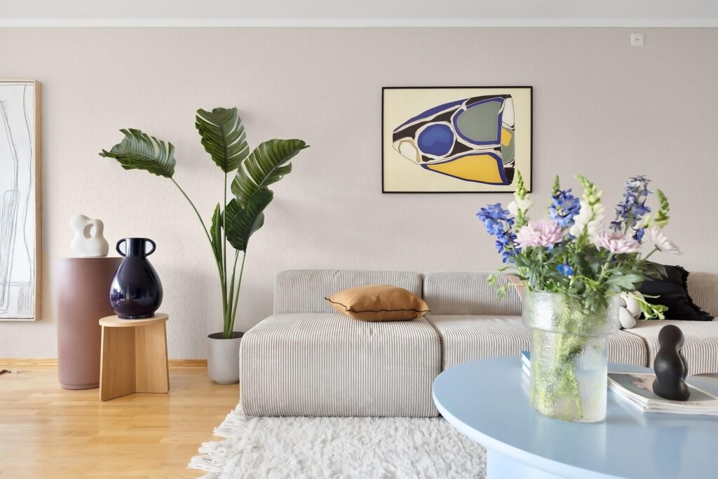 23555986-living-room-8368673_1920